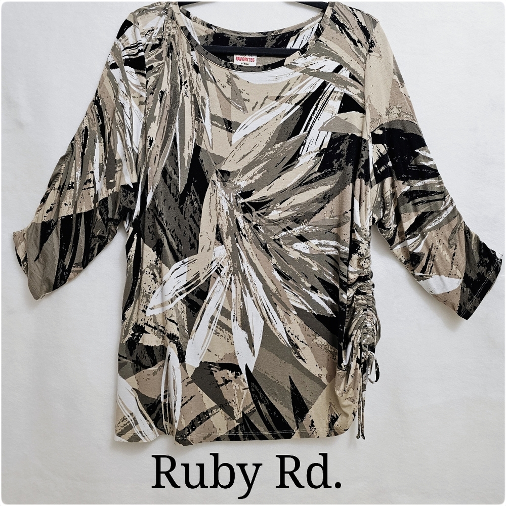 Ruby Rd, Luxuriously Soft Abstract Botanical Print Top. Size 1X